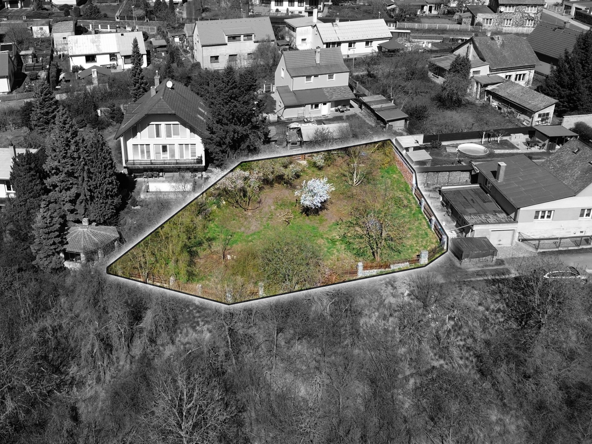 Stavební pozemek - Bělá pod Bezdězem