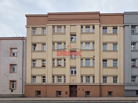 Prostorný byt 3+1 (89 m²) s jižní orientací a zahrádkou v centru Mladé Boleslavi – Laurinova ulice